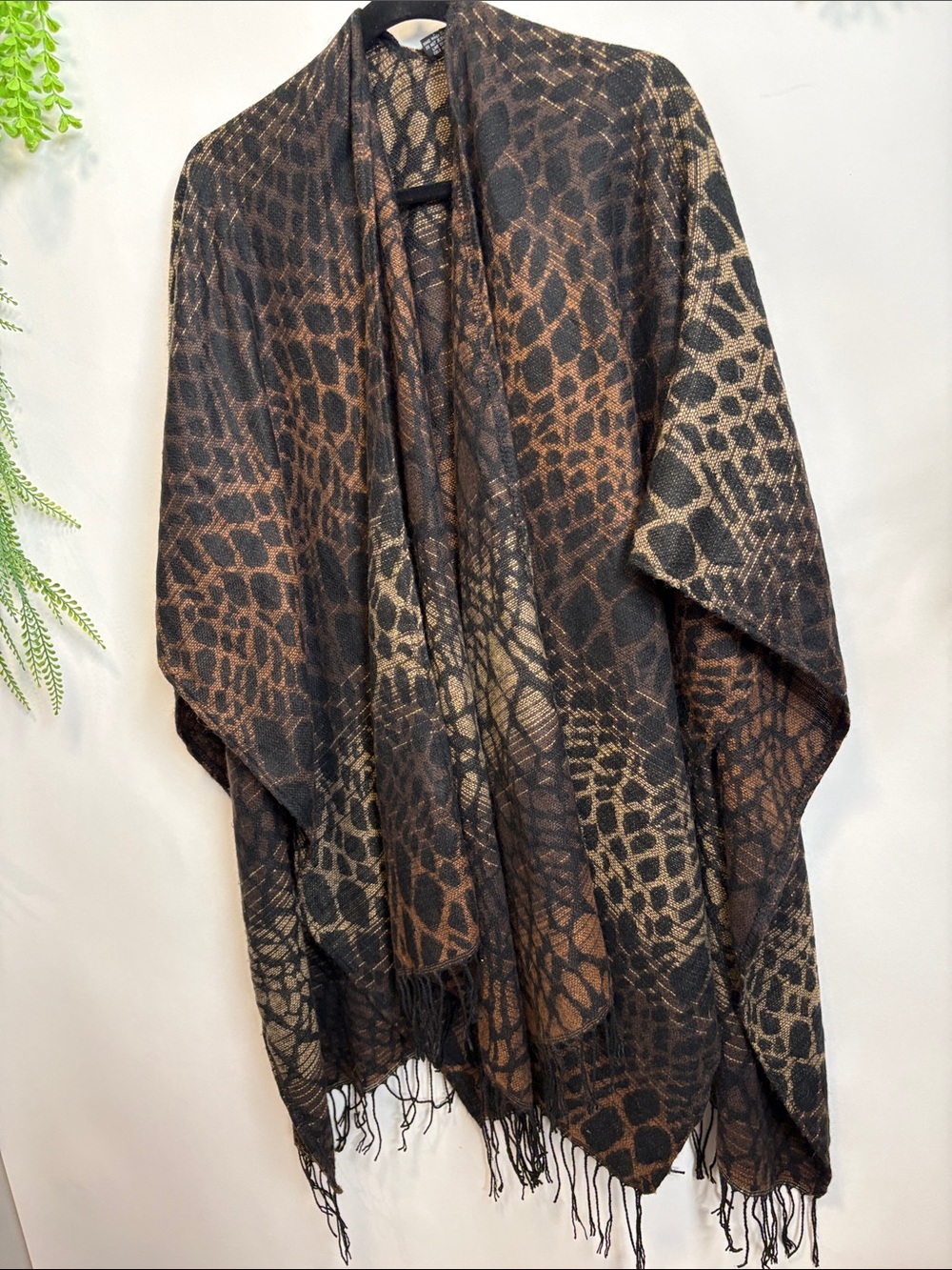 Animal-Print Fringe wrap in Brown & Black